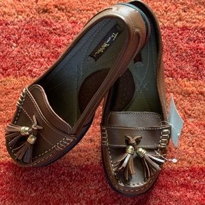 Thom McAn Woman’s Brown Loafer Size 5 Wide